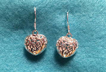 highly detailed hollow heart shaped earrings